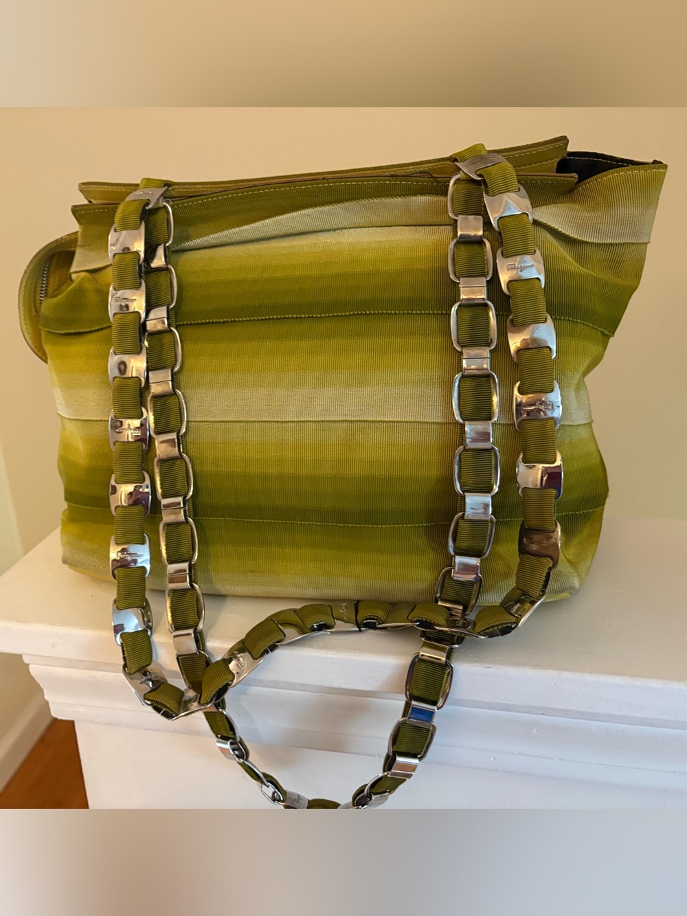Ferragamo | VINTAGE Y2K Tiered Grosgrain Ribbon Shoulder Bag - Picture 2 of 9